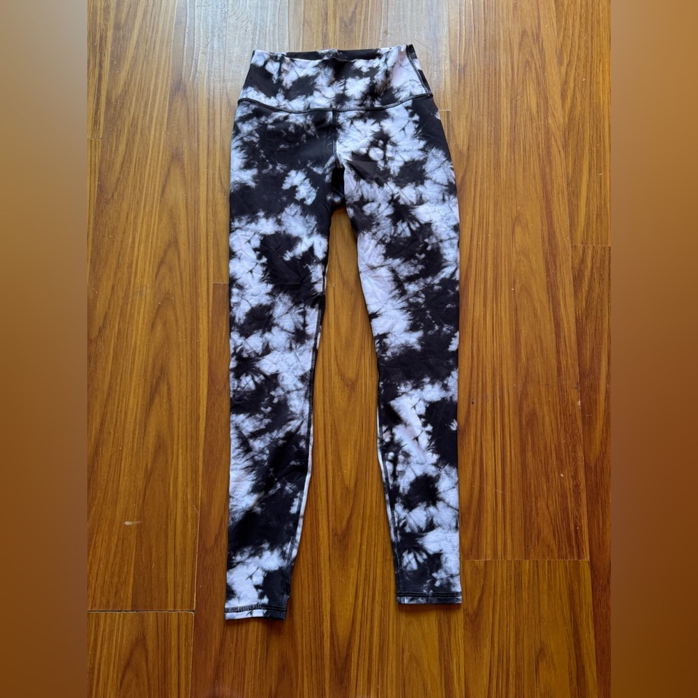 Women’s size XS Black and White Tie-Dye Leggings